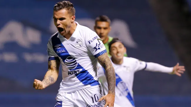 Christian Tabó, festeja un gol ante Puebla