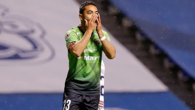 Marco Fabián en un partido de Juárez