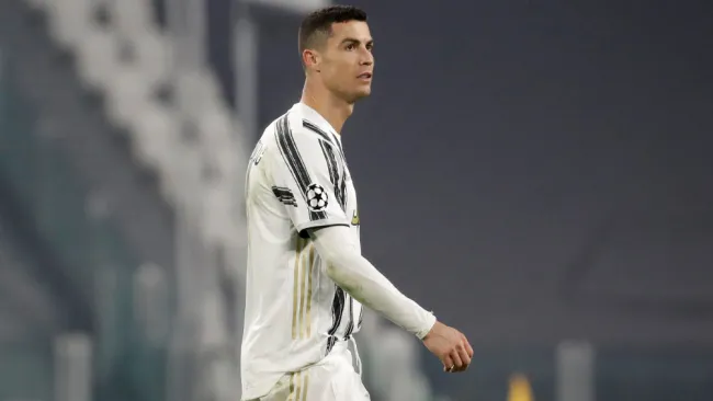 Cristiano Ronaldo durante un duelo con la Juventus 