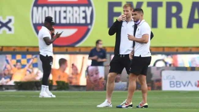Jugadores del Mazatlán en la cancha del Estadio Universitario