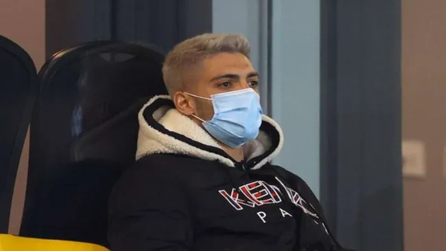 Raúl Jiménez viendo partido de los Wolves