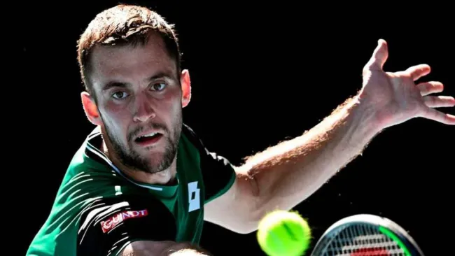 Laslo Djere en acción ante Steve Johnson