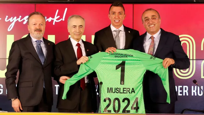 Fernando Muslera tras firmar su nuevo contrato con Galatasaray