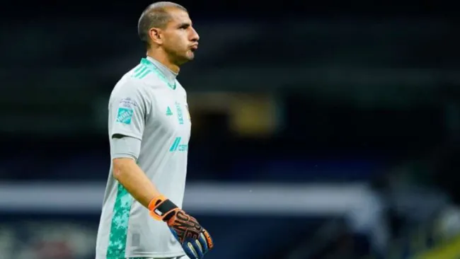 Nahuel Guzmán en acción con Tigres