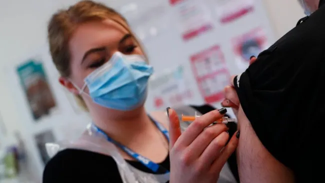 La Agencia reguladora aseguró que la vacuna es segura