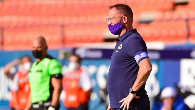 Andrés Lillini en el partido de Pumas