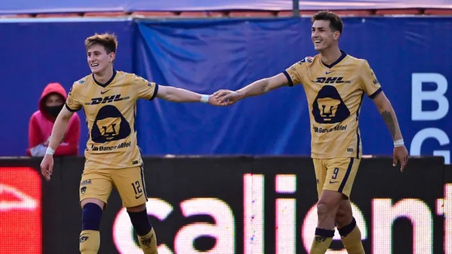 Waller y Dinenno celebrando gol vs San Luis