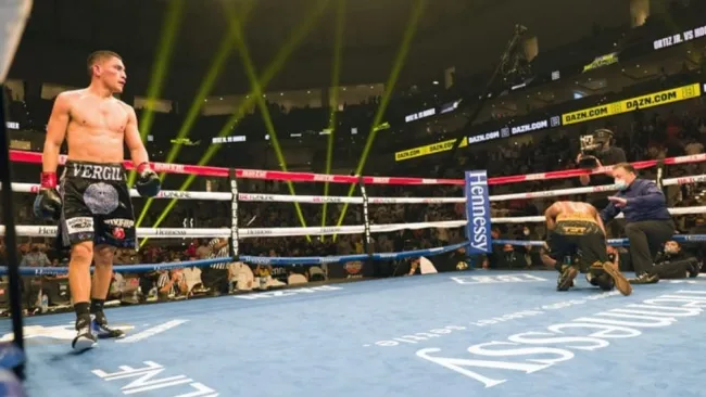 Ortiz se consagró Campeón al vencer a Hooker