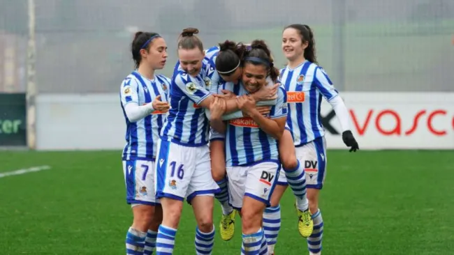 Kiana Palacios en festejo de gol