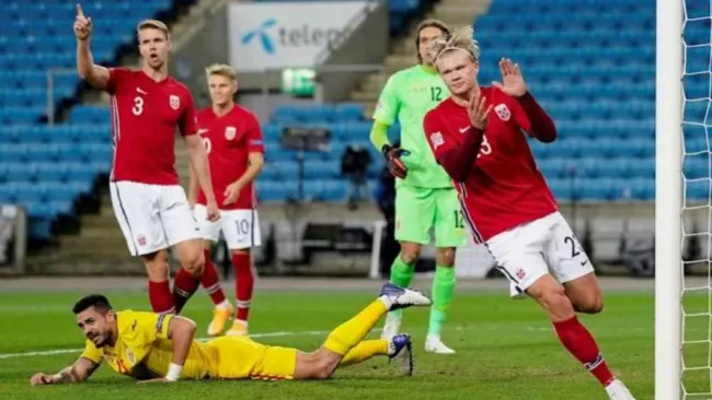 Haaland celebrando un gol ante Rumanía