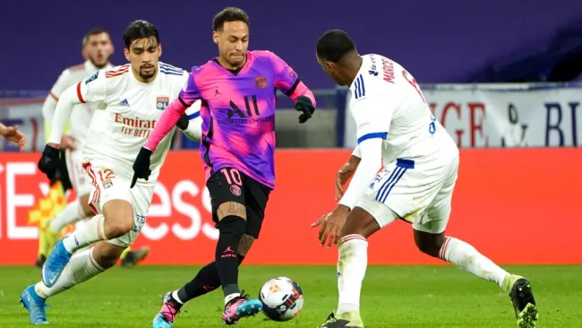 Neymar durante un partido con el PSG