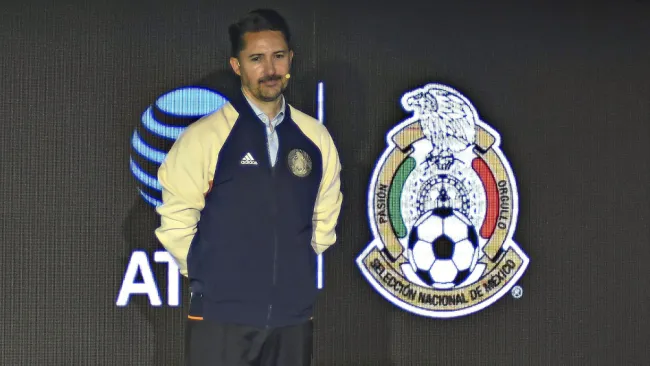 Yon de Luisa durante una conferencia de prensa 