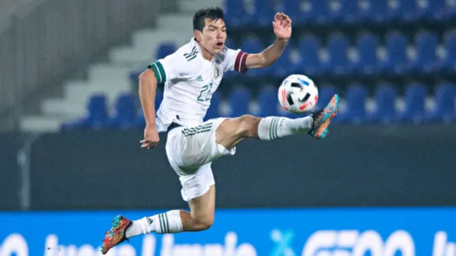 Chucky Lozano jugando con México