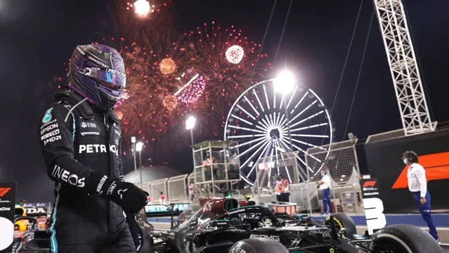 Gran Premio de Bahrein: Lewis Hamilton ganó en intenso duelo con Max Verstappen