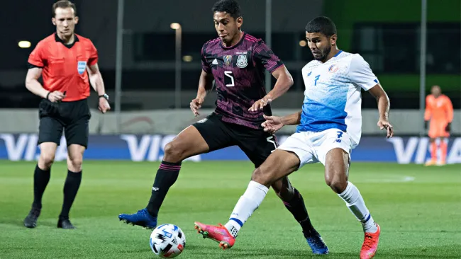 Luis Romo marca su rival en duelo ante los 'Ticos'