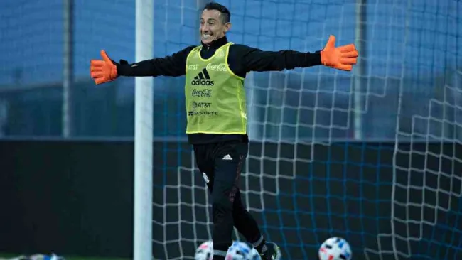 Andrés Guardado en práctica en Austria