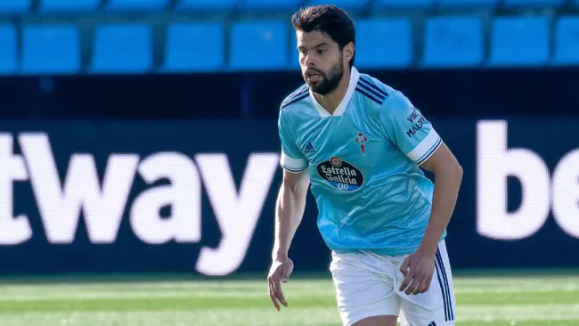 Néstor Araujo durante un duelo con el Celta de Vigo 