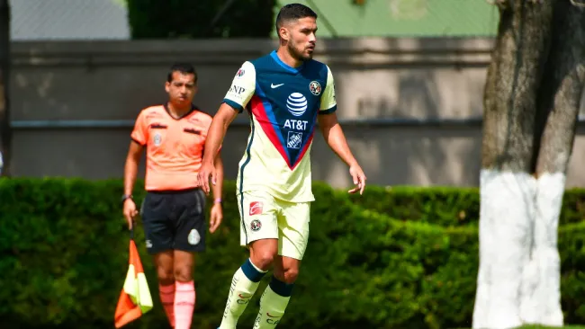 Bruno Valdez durante un partido con América