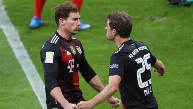 Goretzka y Muller en festejo