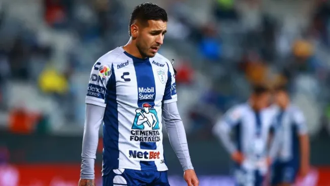 Ismael Sosa en un partido con los Tuzos del Pachuca