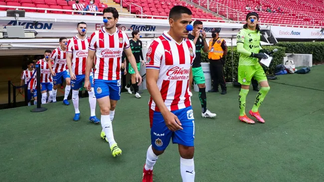 Jugadores de Chivas previo al partido ante Santos