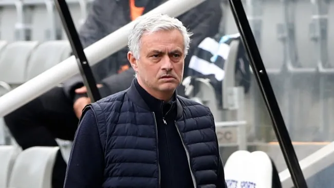 José Mourinho, técnico del Tottenham en juego contra Newcastle United