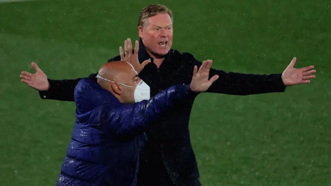 Koeman 'explota' ante polémica decisión arbitral