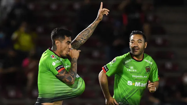 Darío Lezcano festeja su gol contra San Luis