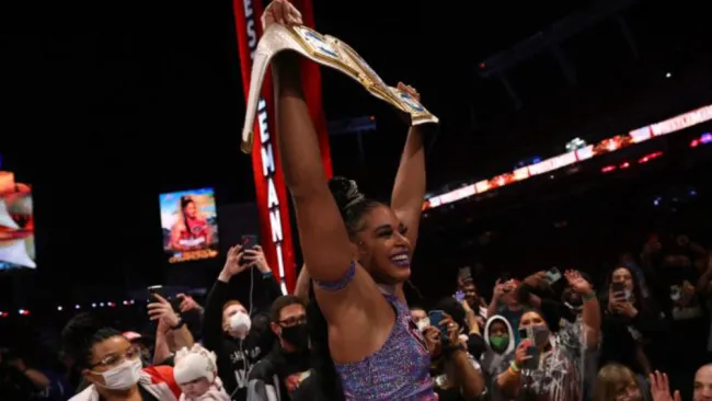Bianca Belair festeja su victoria en Wrestlemania 37