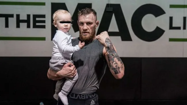 MCGregor con su hijo