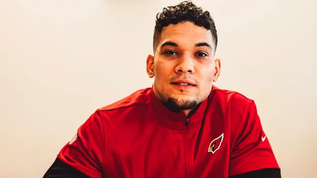 Cardinals firmaron a James Conner, excorredor de Steelers