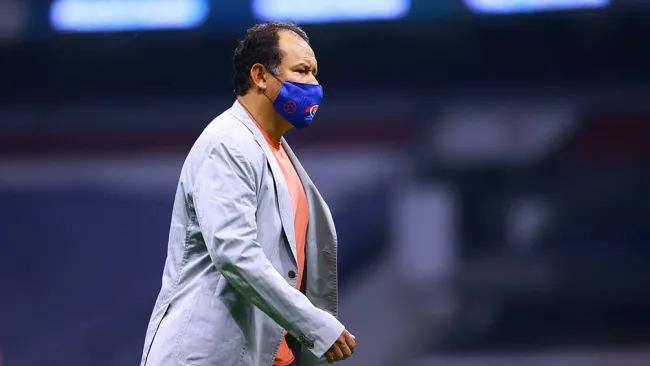 Juan Reynoso en partido con Cruz Azul