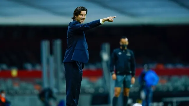 Santiago Solari durante un partido con América