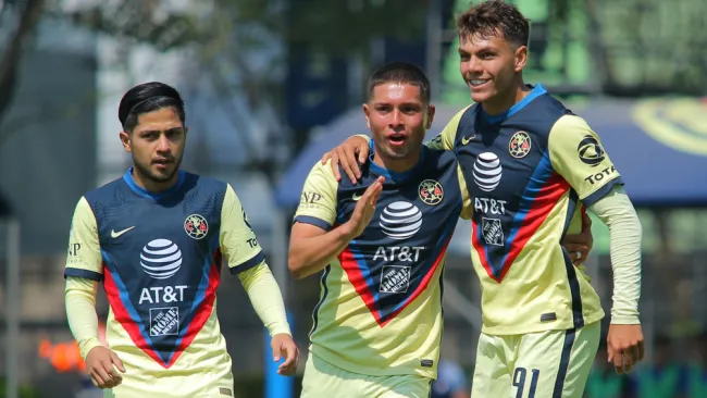 Jugadores de la Sub 20 de América festejan un gol ante La Máquina