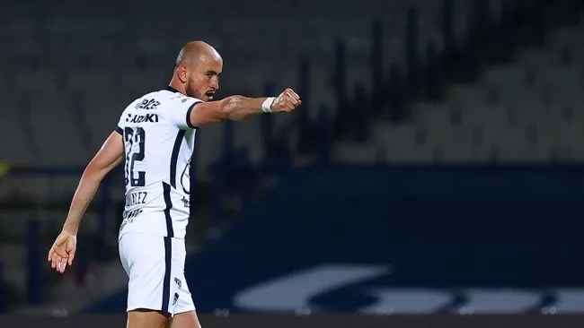 Carlos González en su etapa con Pumas