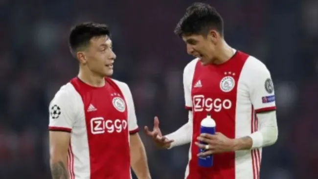 Edson Álvarez y Lisandro Martínez en acción con el Ajax