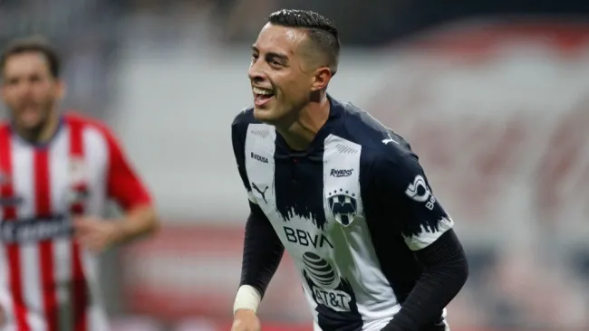 Rogelio Funes Mori en un partido de los Rayados de Monterrey