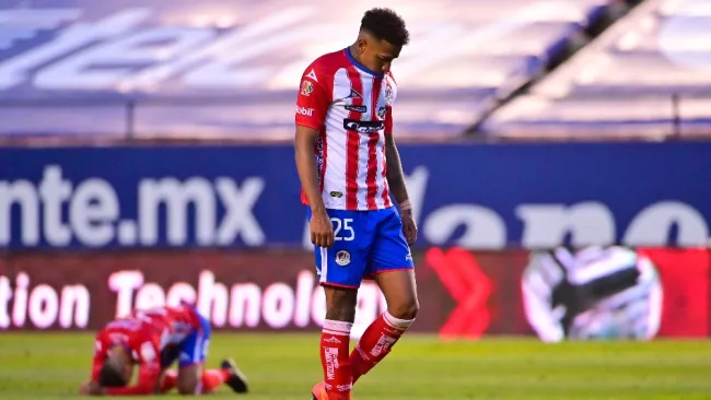 Video: Jugador de San Luis, cerca de llegar a los golpes con afición potosina