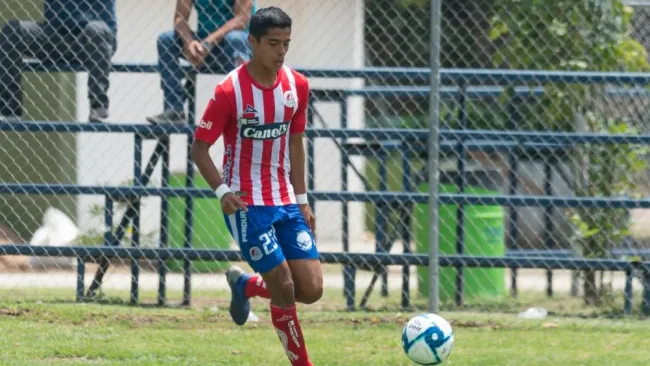 Ian Legorreta en acción con San Luis