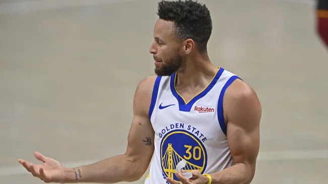 Stephen Curry en un partido con los Warriors 