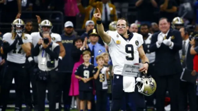 Drew Brees tras romper el récord de yardas por aire