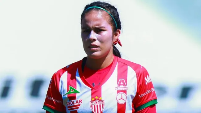 Alexandra Martínez en acción con Necaxa