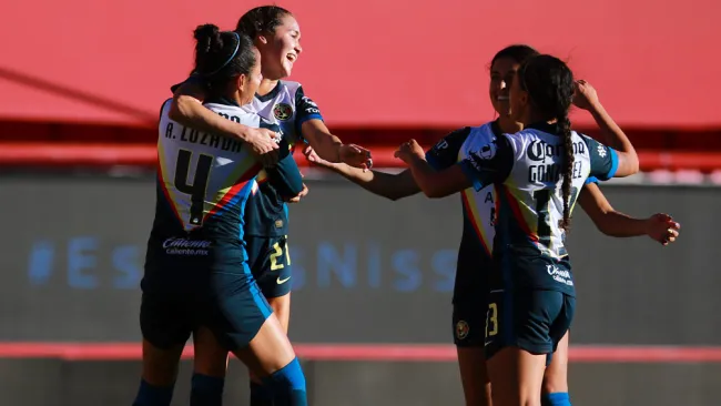 Jugadoras del América en festejo de gol