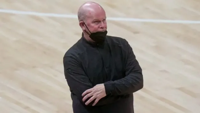 NBA: Coach de Orlando Magic dio positivo a Covid-19 a pesar de estar vacunado