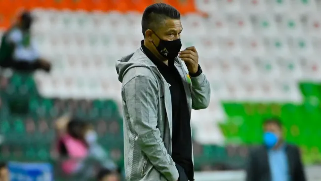 Ignacio Ambriz durante un partido con León