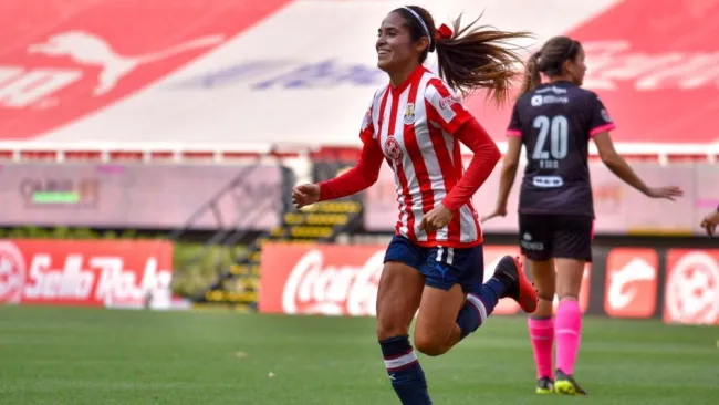 Joseline Montoya en festejo con Chivas