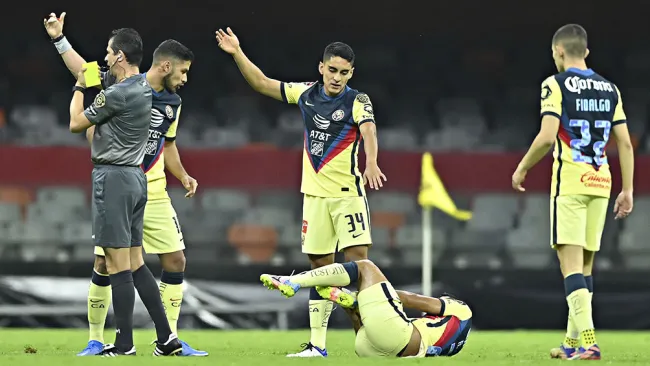 Jugadores de América tras la lesión de Chucho López 