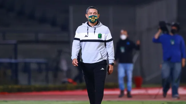 Ignacio Ambriz durante un partido con León