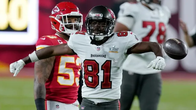 NFL: Antonio Brown firmó extensión de contrato con Tampa Bay