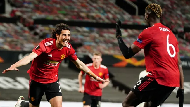 Cavani celebra anotación con el Manchester United en la Europa League